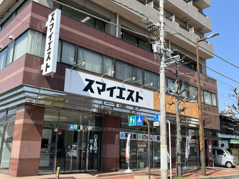 厚木本店の入っているビル外観